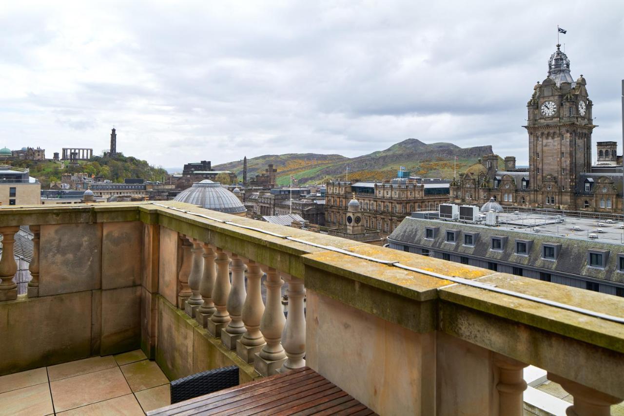 Апарт готель Cheval The Edinburgh Grand Екстер'єр фото The view from the rooftop terrace